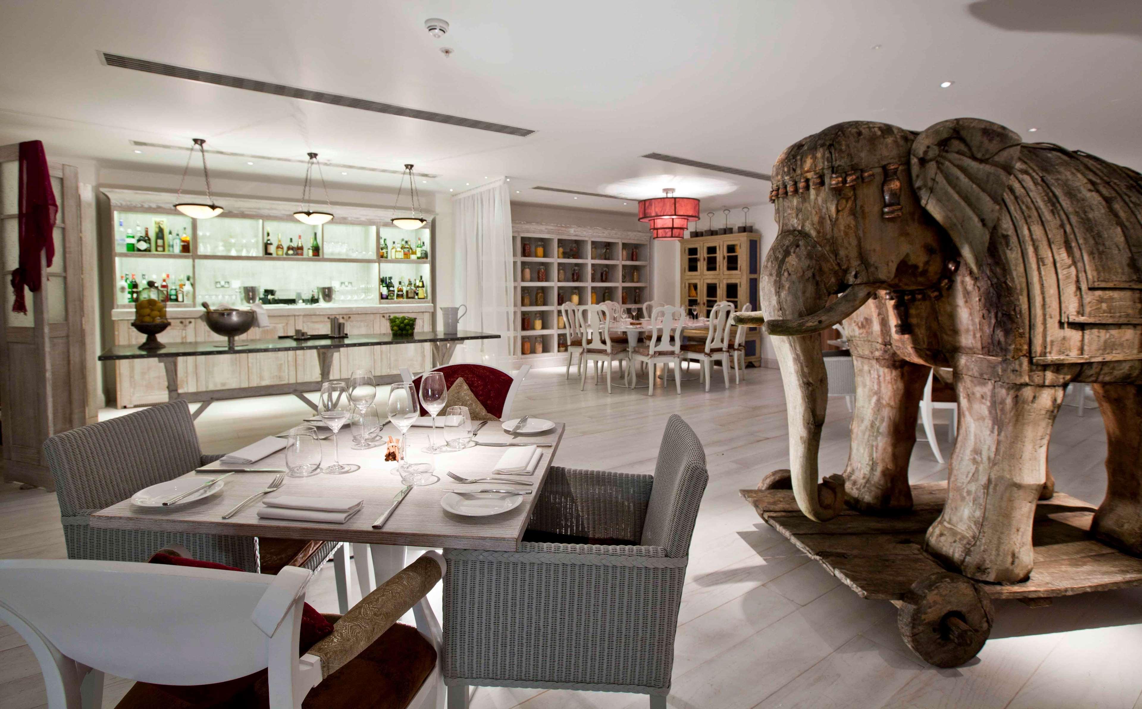 Hilton London Heathrow Airport Terminal 5 Hotell Hillingdon Restaurang bild