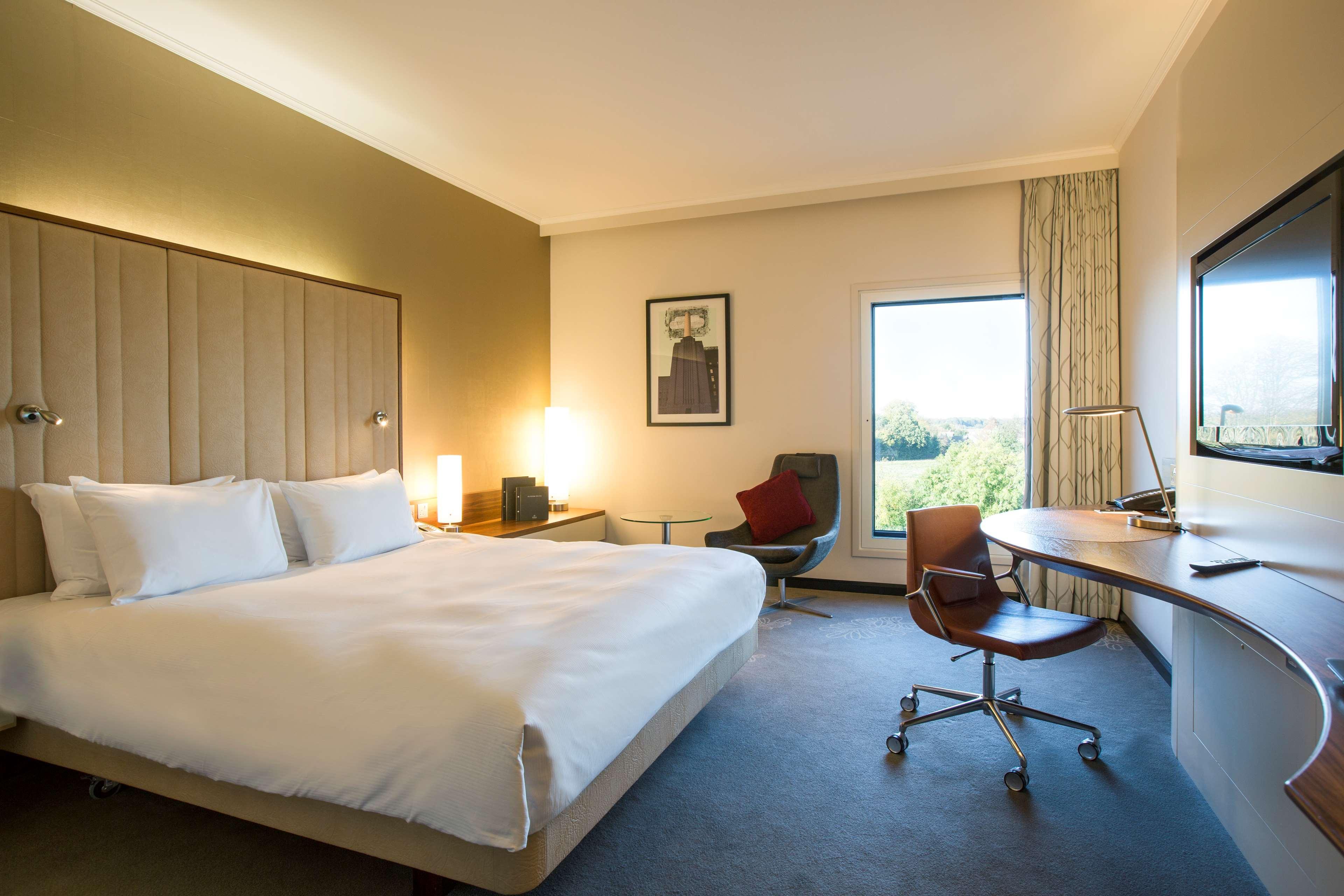 Hilton London Heathrow Airport Terminal 5 Hotell Hillingdon Exteriör bild