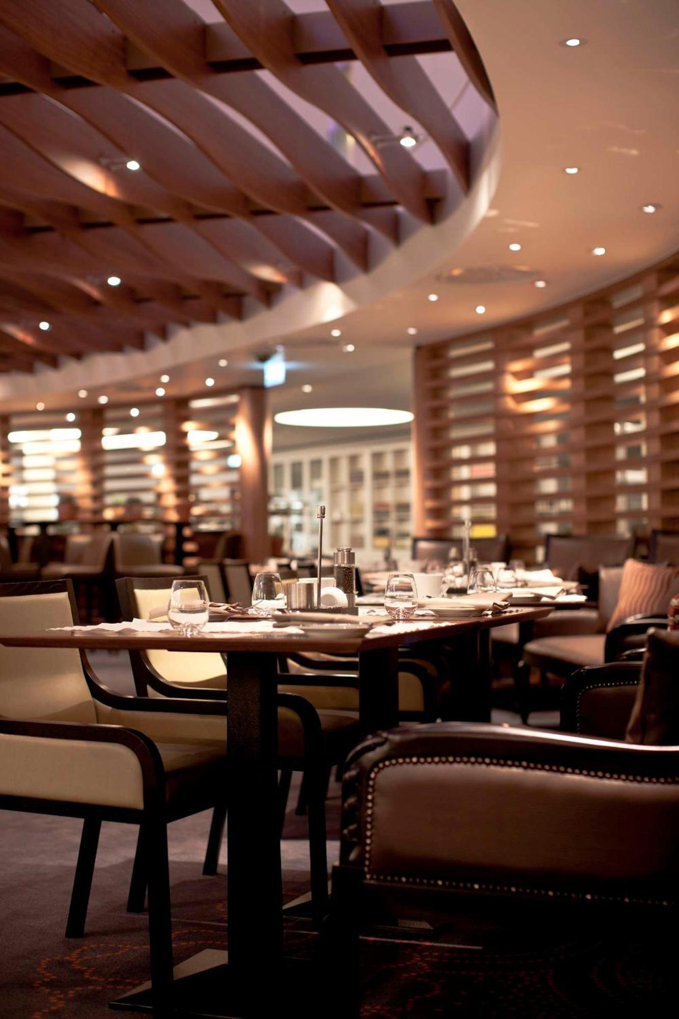 Hilton London Heathrow Airport Terminal 5 Hotell Hillingdon Exteriör bild