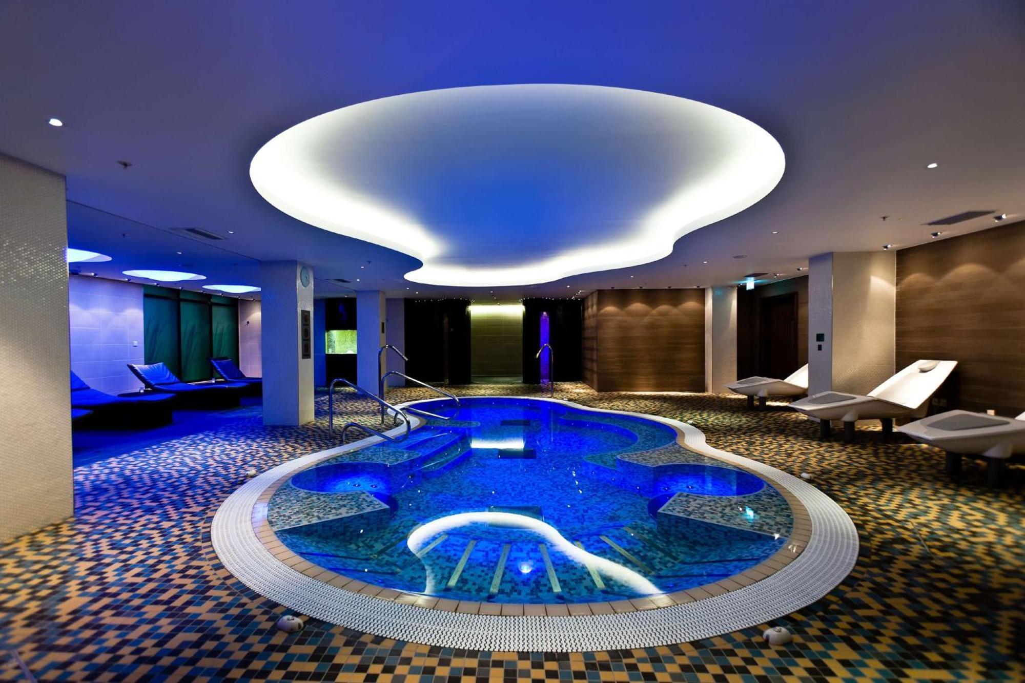 Hilton London Heathrow Airport Terminal 5 Hotell Hillingdon Exteriör bild