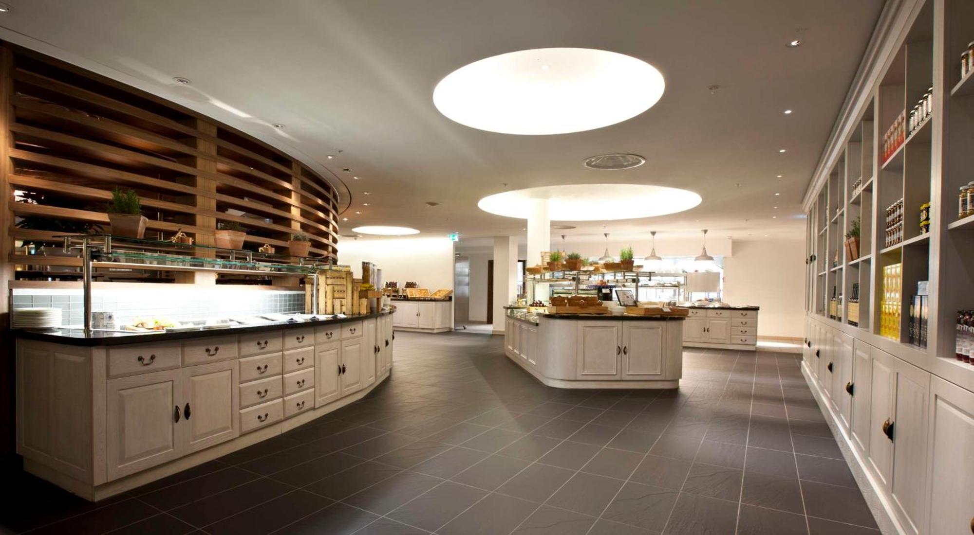 Hilton London Heathrow Airport Terminal 5 Hotell Hillingdon Exteriör bild